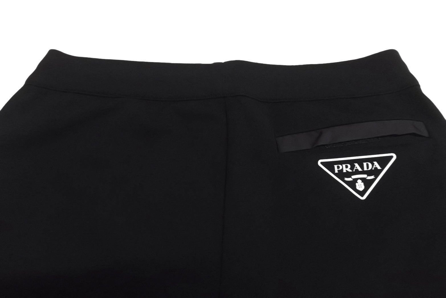 UJP212 - - PRADA