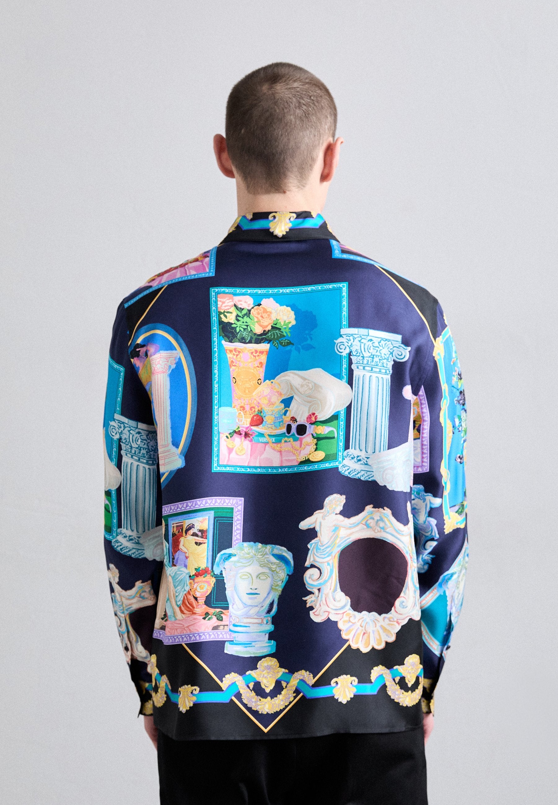 1019438 - - VERSACE