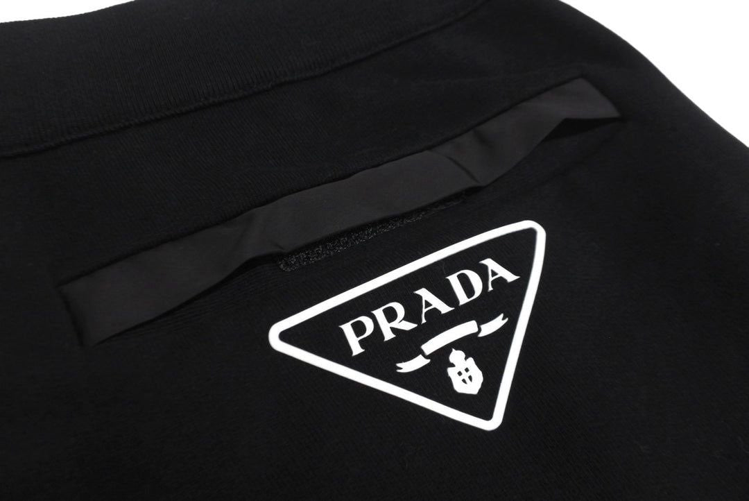 UJP212 - - PRADA